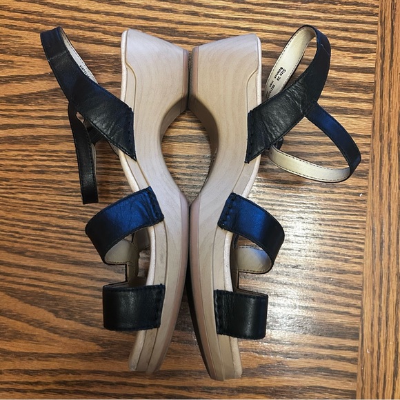 Dansko Black Leather Adjustable Strap Sandals Size 39EU / 9US - Picture 5 of 9